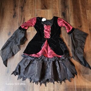 Kids Vampire Costume - Black and Red Size 4/5